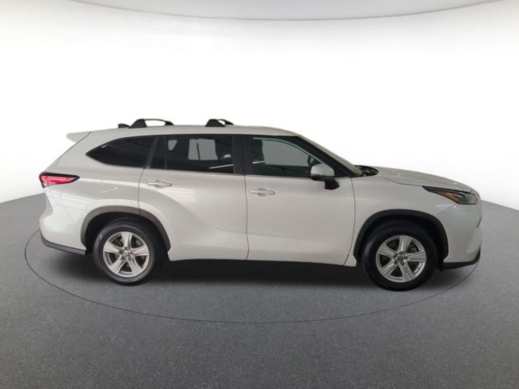 Used 2023 Toyota Highlander LE SUV
