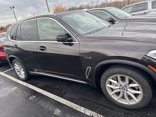 2023 BMW X5 45e's photo