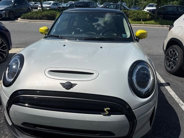 2023 MINI Hardtop Cooper SE's photo
