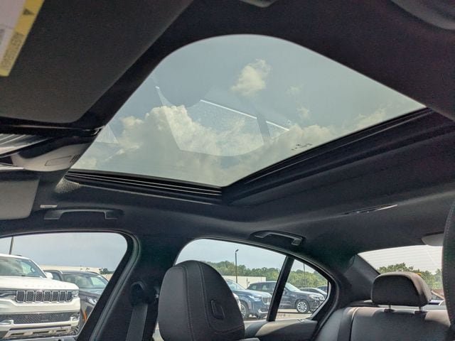 2025 BMW 3 Series 330i - Photo 16