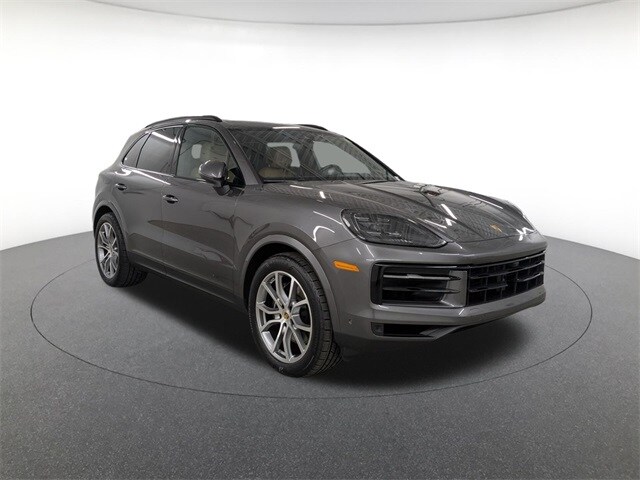 2024 Porsche Cayenne photo 3
