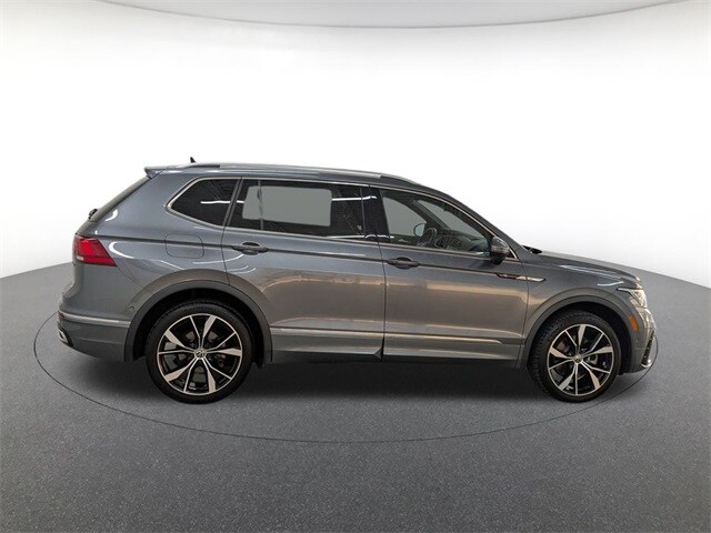 2022 Volkswagen Tiguan SE R-Line Black photo 4
