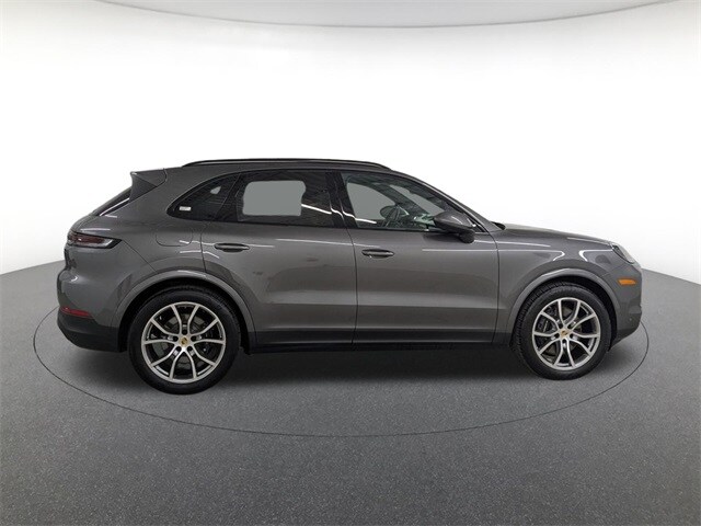 2024 Porsche Cayenne photo 4