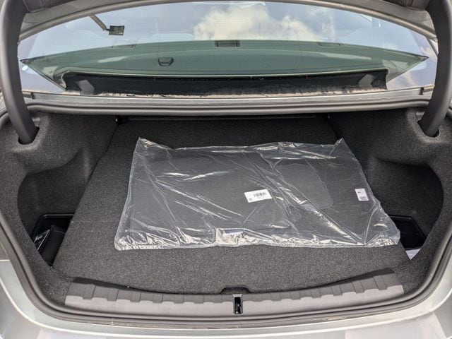 2025 BMW 3 Series 330i - Photo 21