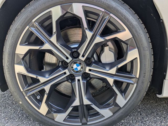 2025 BMW 3 Series 330i - Photo 23