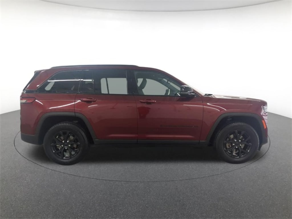 Used 2024 Jeep Grand Cherokee Altitude SUV