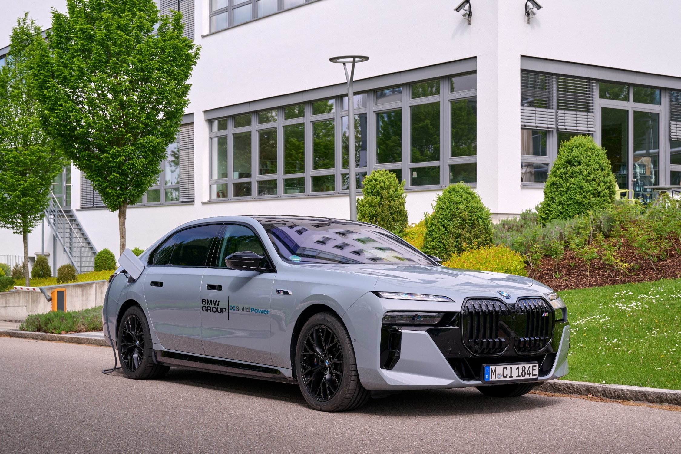 BMW%20i7%20Test%20Vehicle%20with%20Solid-State%20Battery.jpg