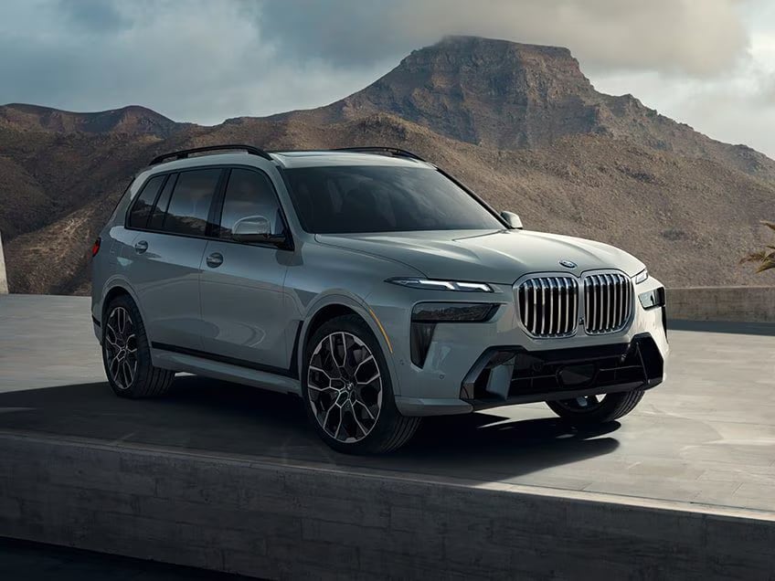 2027-BMW-X7-crusing-past-mountains (1).png