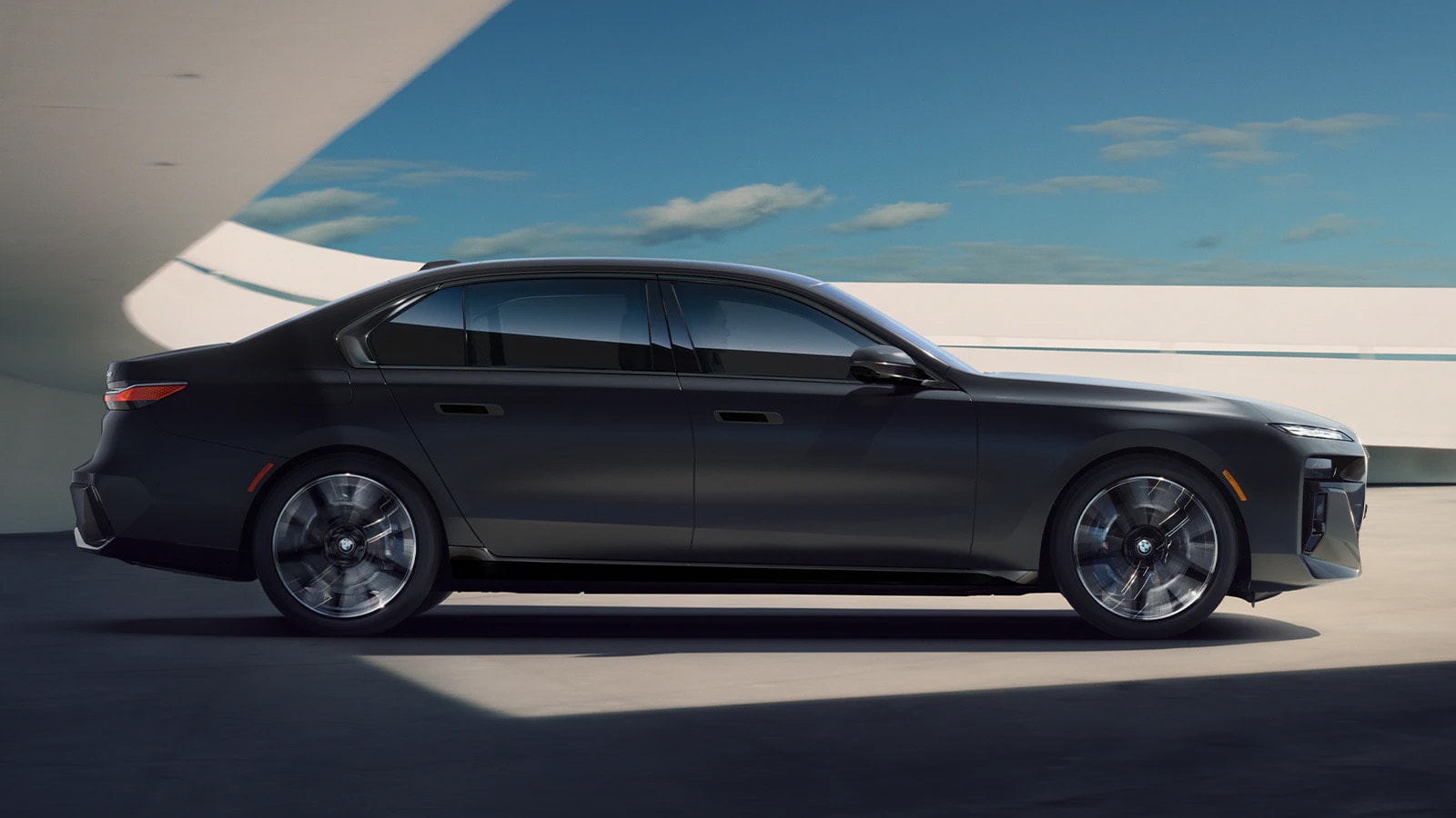 2023-BMW-7Series-Side.jpg