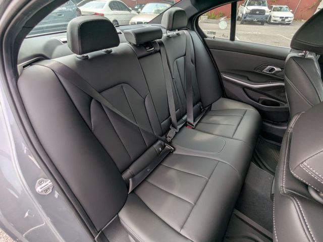 2025 BMW 3 Series 330i - Photo 18