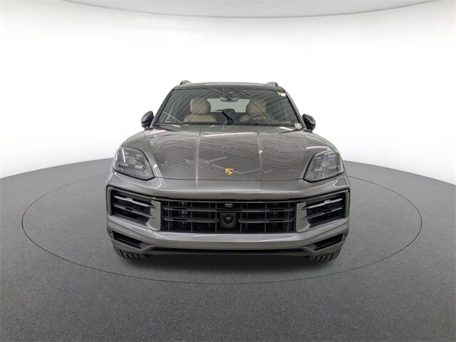 2024 Porsche Cayenne photo 2