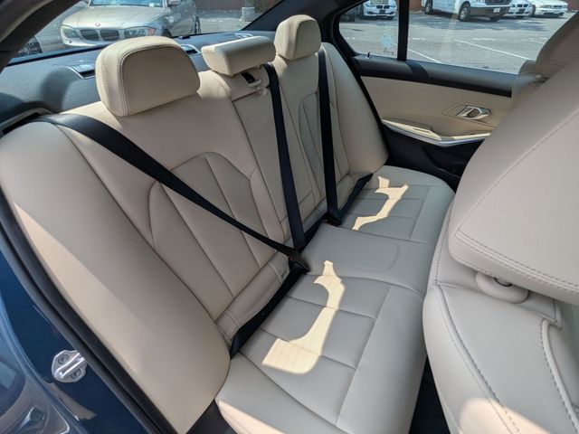 2025 BMW 3 Series 330i - Photo 18