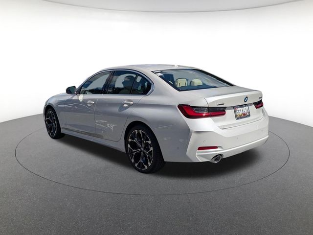 2025 BMW 3 Series 330i - Photo 7