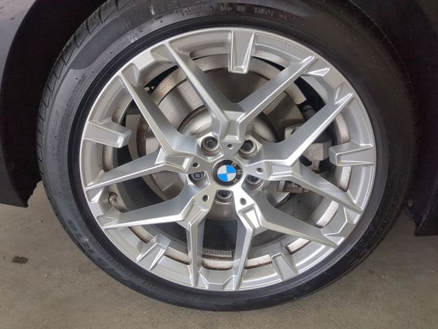 2025 BMW 3 Series 330i - Photo 23