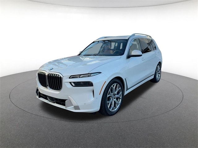 2023 BMW X7 40i's photo