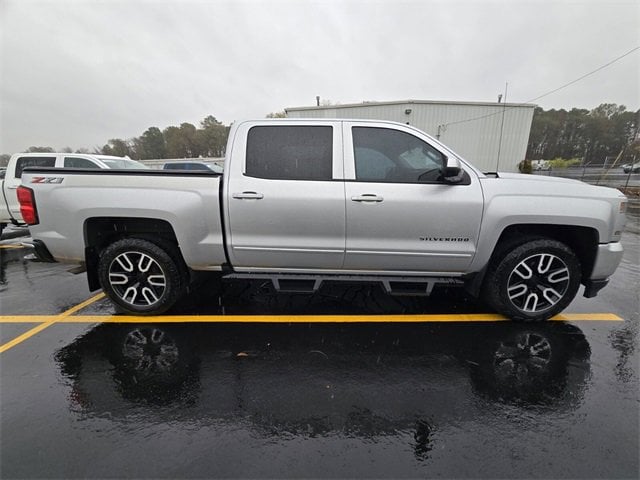 Used 2018 Chevrolet Silverado 1500 LT with VIN 3GCUKREC5JG594035 for sale in Little Rock