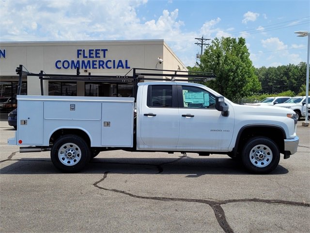 2023 Chevrolet Silverado 3500HD photo 2
