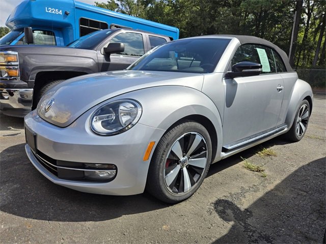 2013 Volkswagen Beetle Convertible photo 3