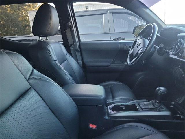 Used 2021 Toyota Tacoma SR5 with VIN 5TFCZ5AN9MX272893 for sale in Little Rock