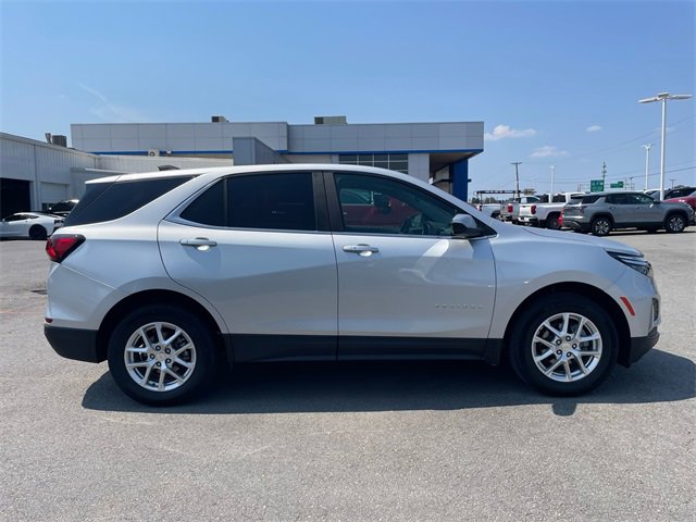 2022 Chevrolet Equinox LT photo 2