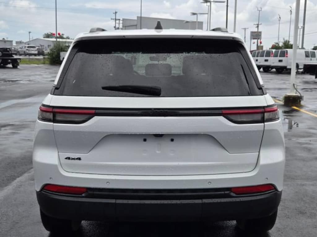 Used 2025 Jeep Grand Cherokee Laredo
