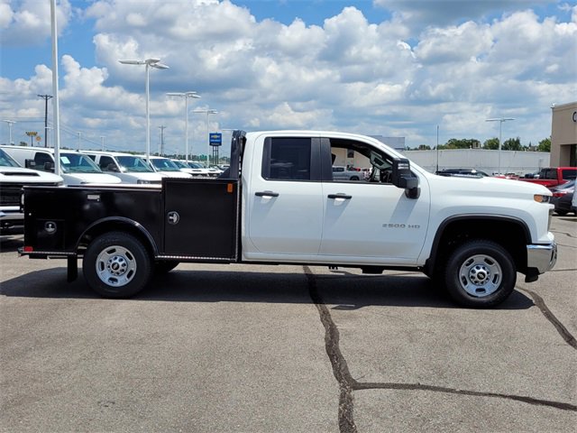 2024 Chevrolet Silverado 2500HD photo 2