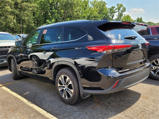 2023 Toyota Highlander Hybrid XLE photo 3