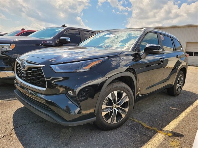 2023 Toyota Highlander Hybrid XLE photo 2