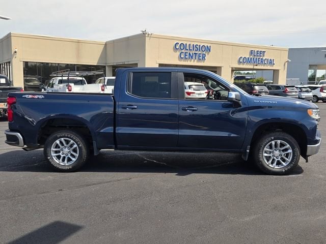 Used 2022 Chevrolet Silverado 1500 LT with VIN 1GCPDKEK8NZ605573 for sale in Little Rock