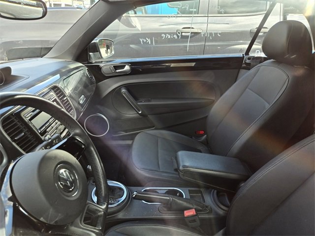 2013 Volkswagen Beetle Convertible photo 4
