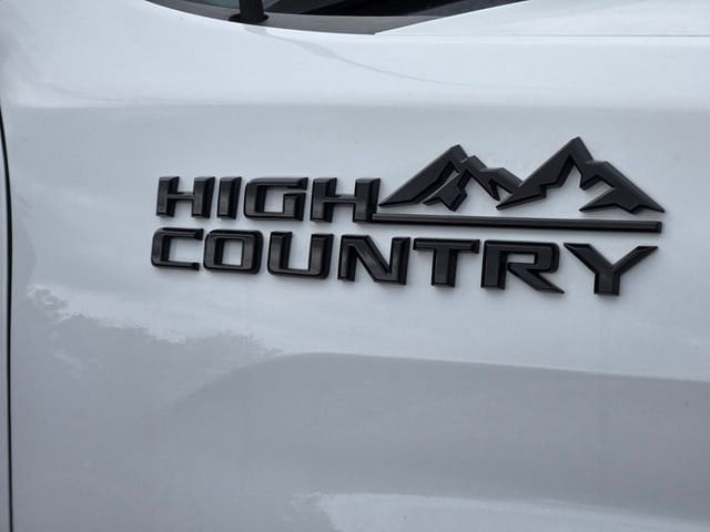 Used 2024 Chevrolet Silverado 2500HD High Country with VIN 2GC4YREY0R1238574 for sale in Little Rock