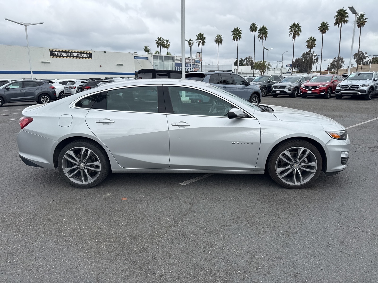 2022 Chevrolet Malibu 1LT photo 2