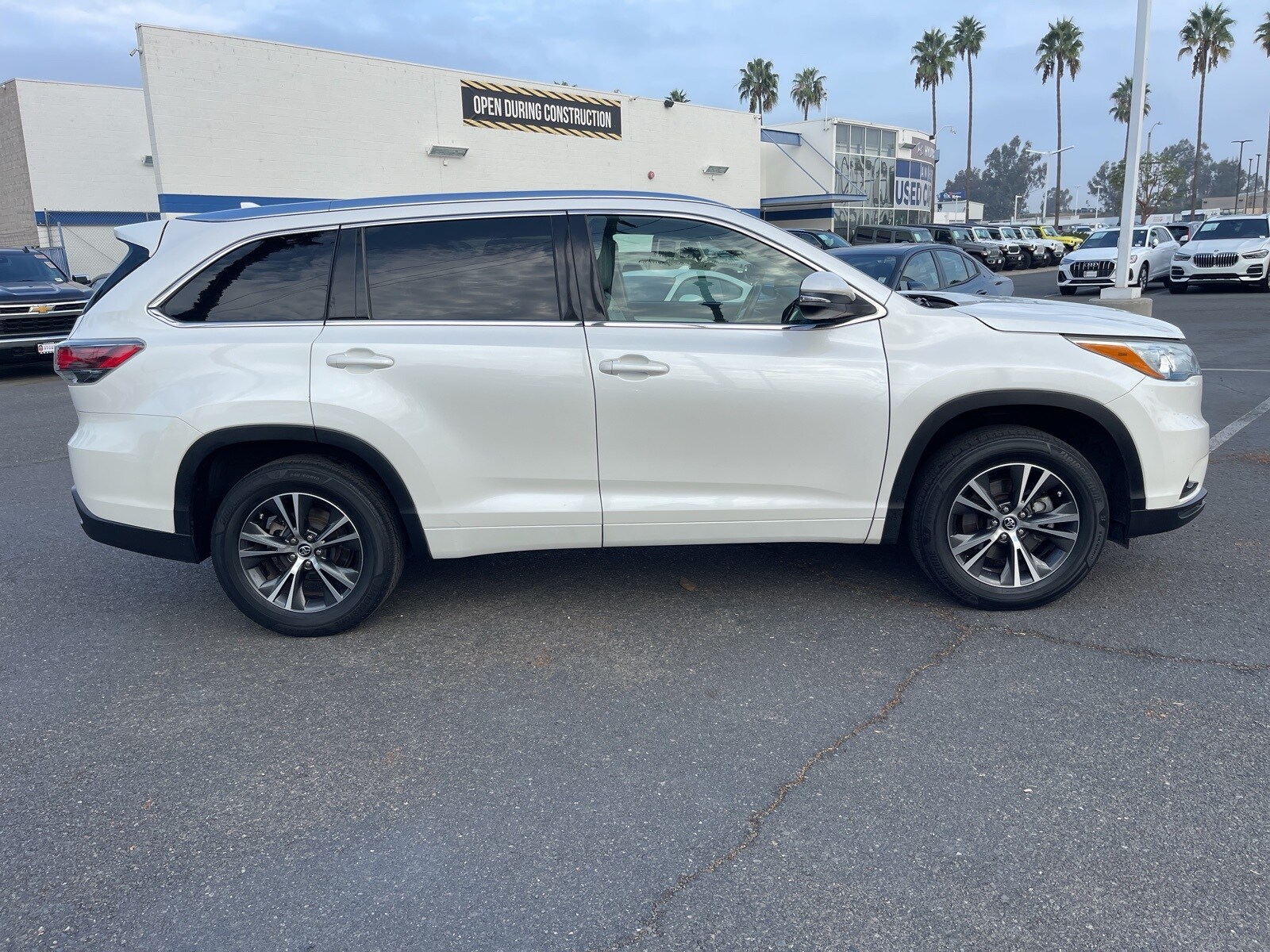 2016 Toyota Highlander XLE photo 2