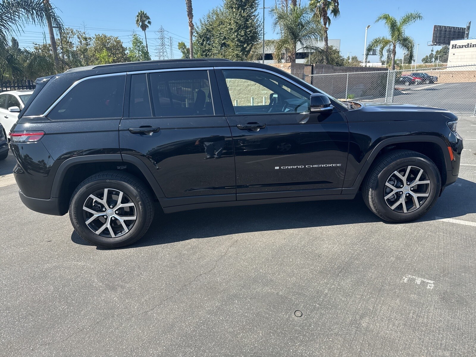 2024 Jeep Grand Cherokee Limited photo 2
