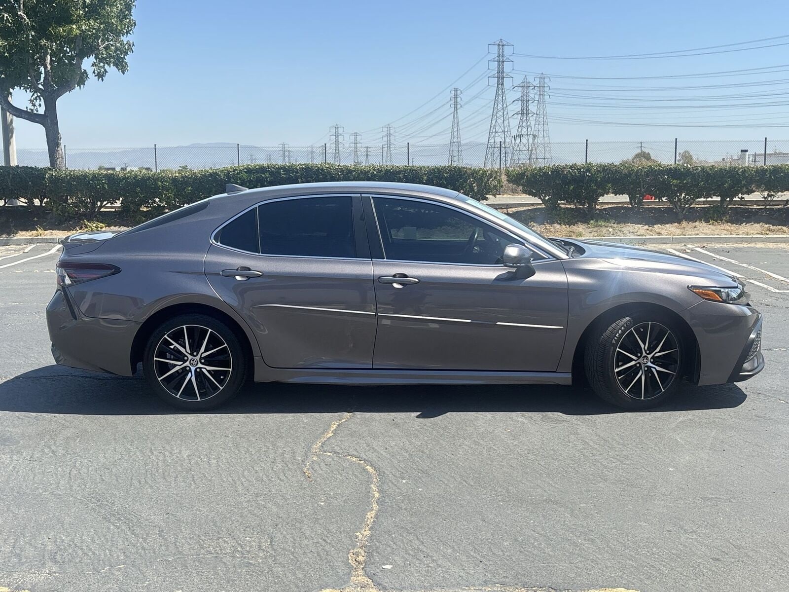 Used 2022 Toyota Camry SE with VIN 4T1G31AK9NU572014 for sale in Anaheim, CA