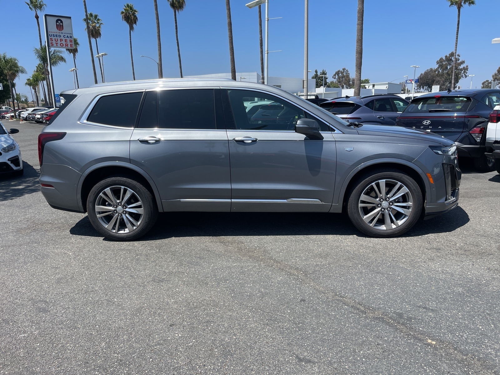 Used 2022 Cadillac XT6 Premium Luxury with VIN 1GYKPDRS5NZ119465 for sale in Anaheim, CA