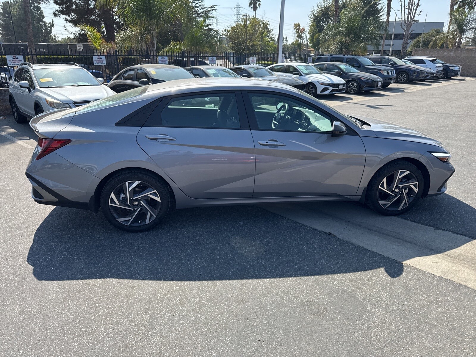 2025 Hyundai Elantra SEL Sport photo 2