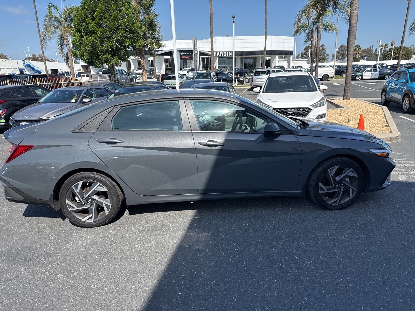 2025 Hyundai Elantra SEL Sport photo 2