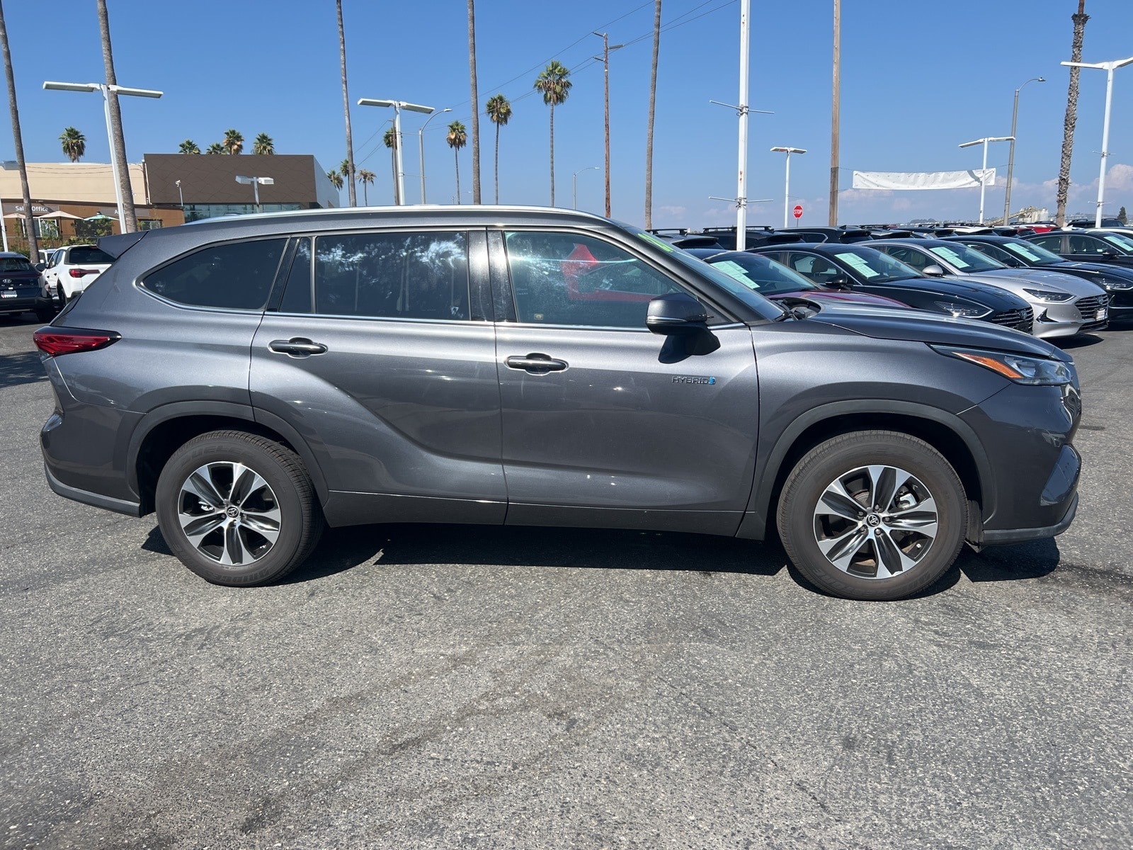 Used 2020 Toyota Highlander XLE with VIN 5TDHARAH7LS502238 for sale in Anaheim, CA