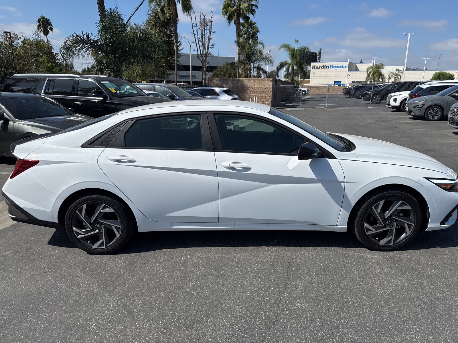 2025 Hyundai Elantra Hybrid SEL Sport photo 2