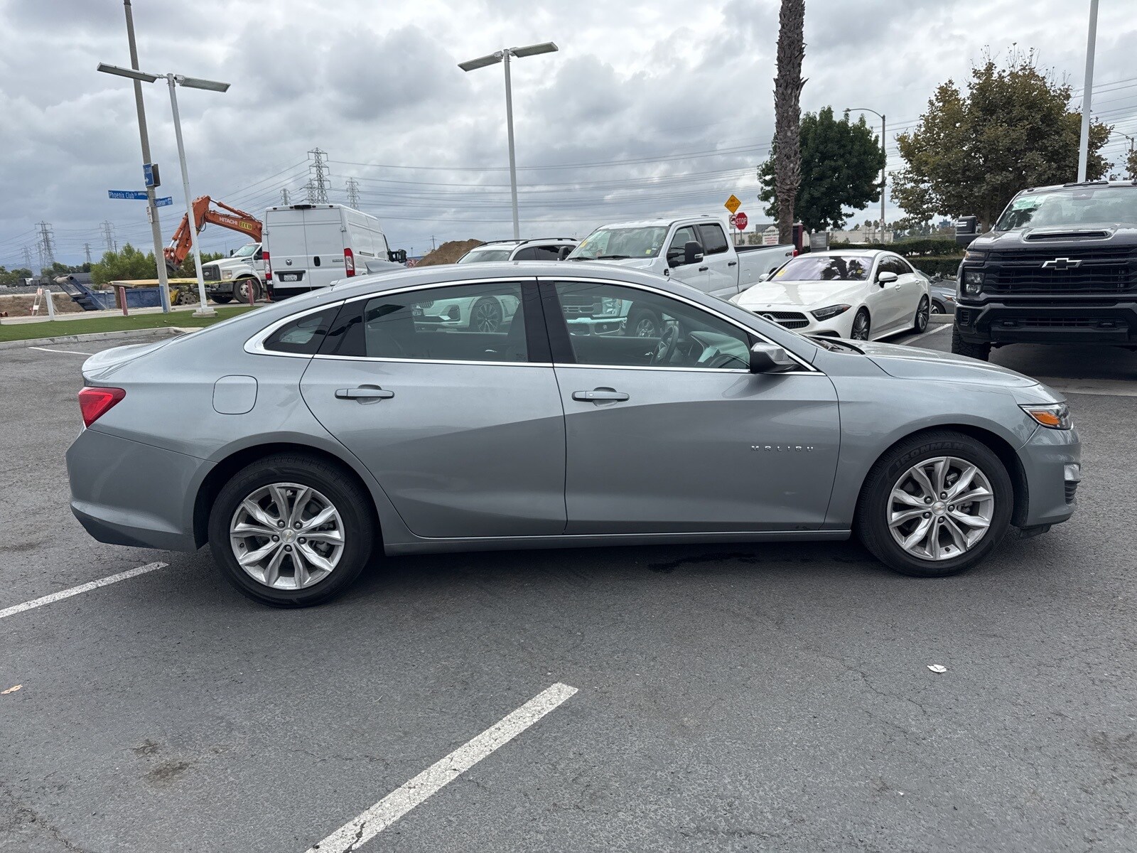 2024 Chevrolet Malibu 1LT photo 2