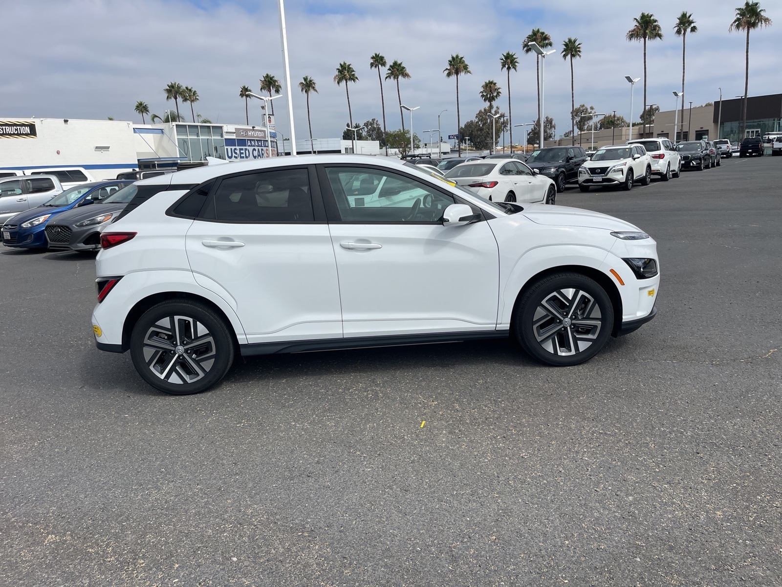 Used 2022 Hyundai Kona EV SEL with VIN KM8K33AG5NU157080 for sale in Anaheim, CA