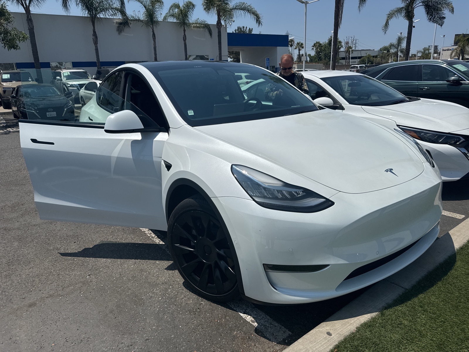 Used 2021 Tesla Model Y Long Range with VIN 5YJYGDEE2MF253645 for sale in Anaheim, CA