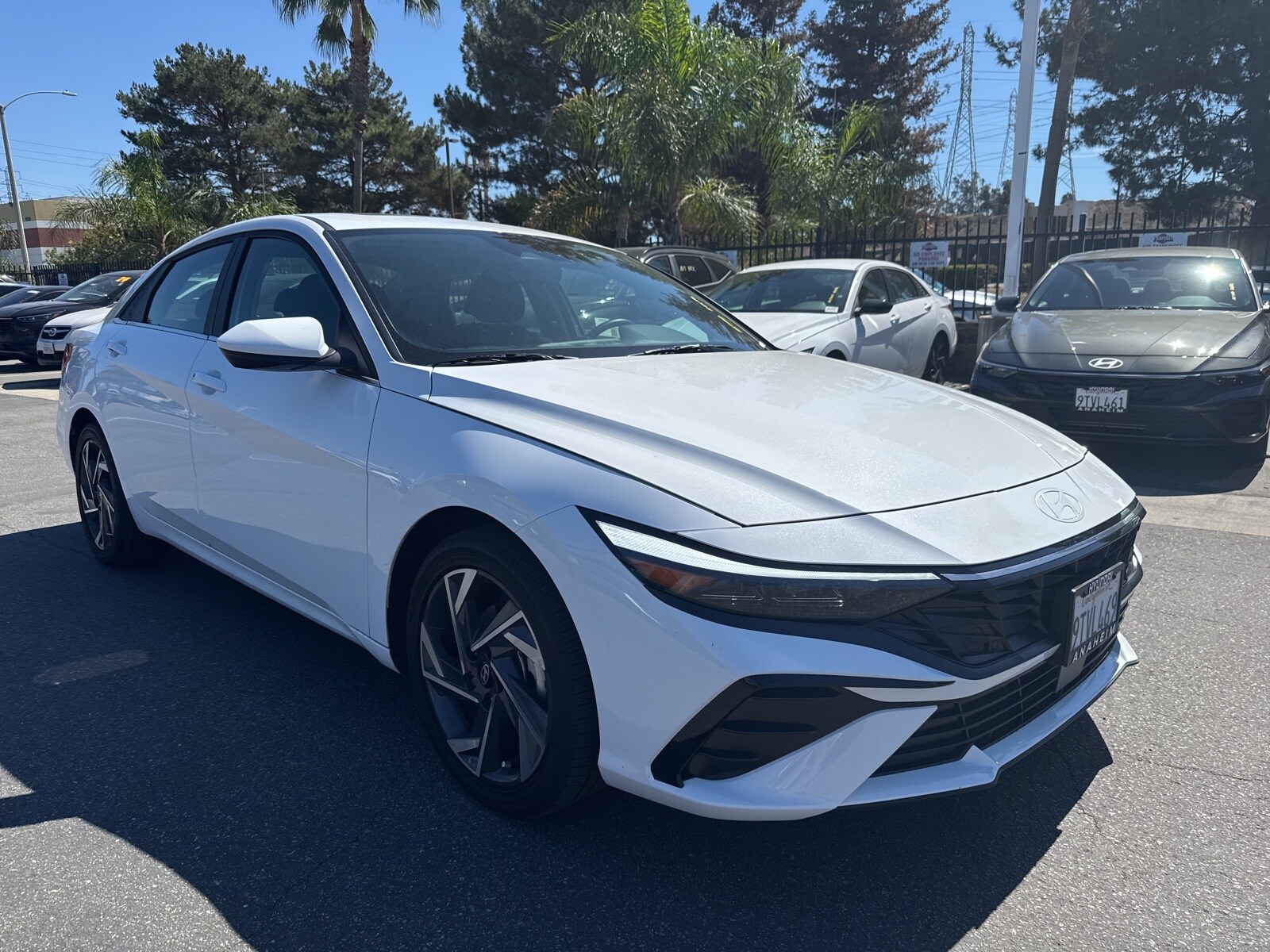 2025 Hyundai Elantra SEL Convenience photo 2
