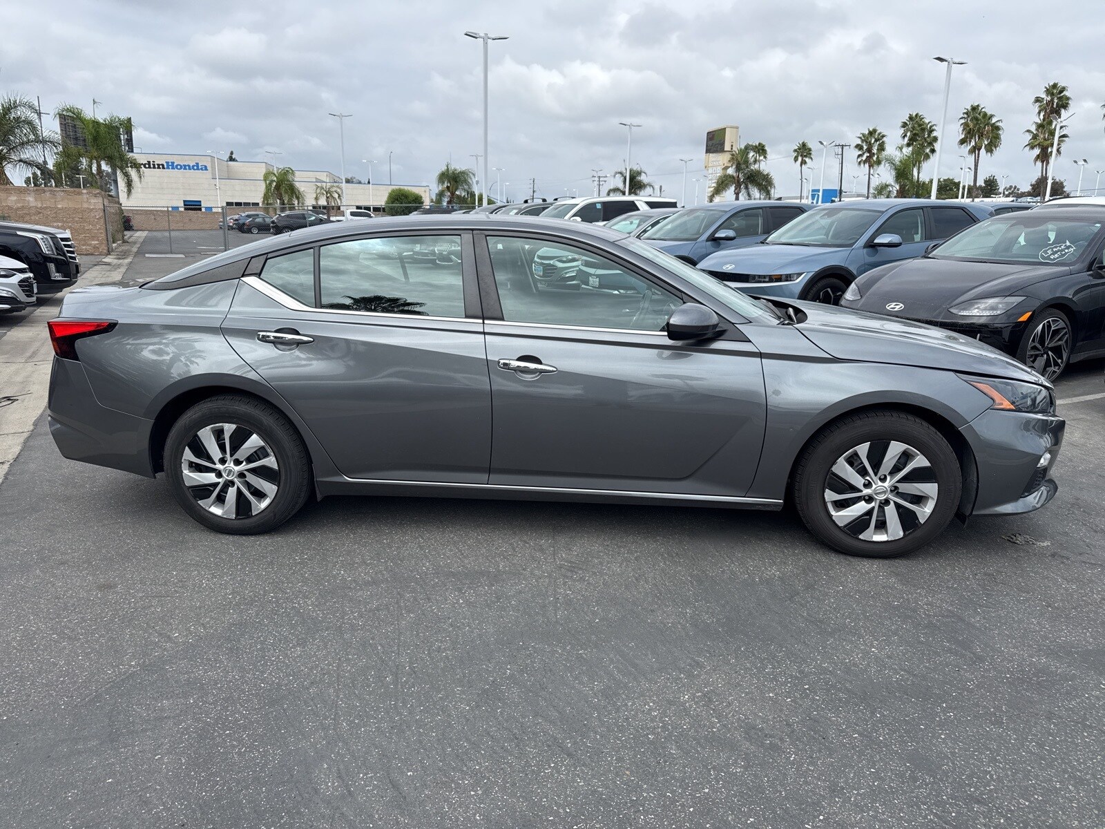 2022 Nissan Altima 2.5 S photo 2