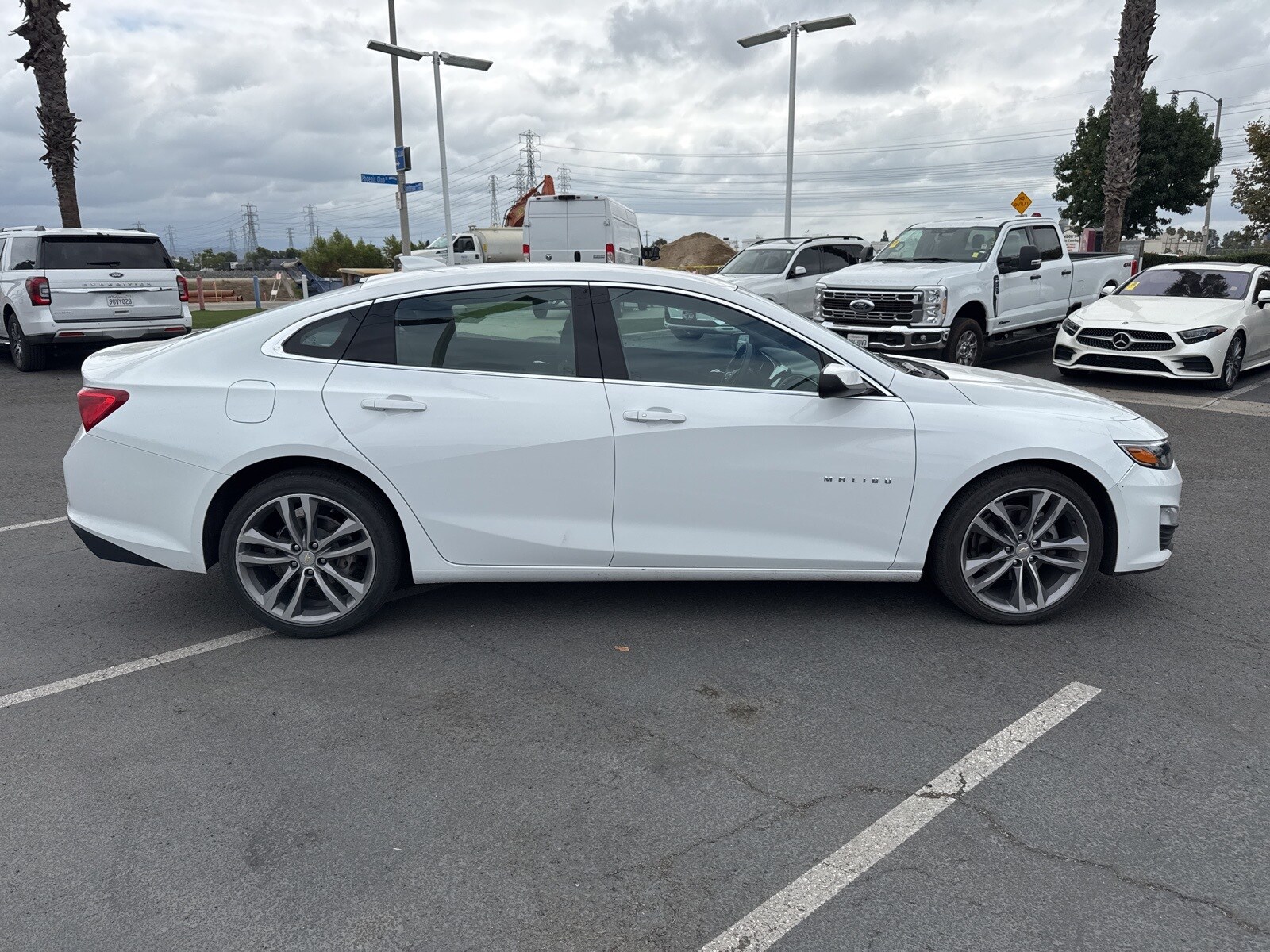 2023 Chevrolet Malibu 1LT photo 2