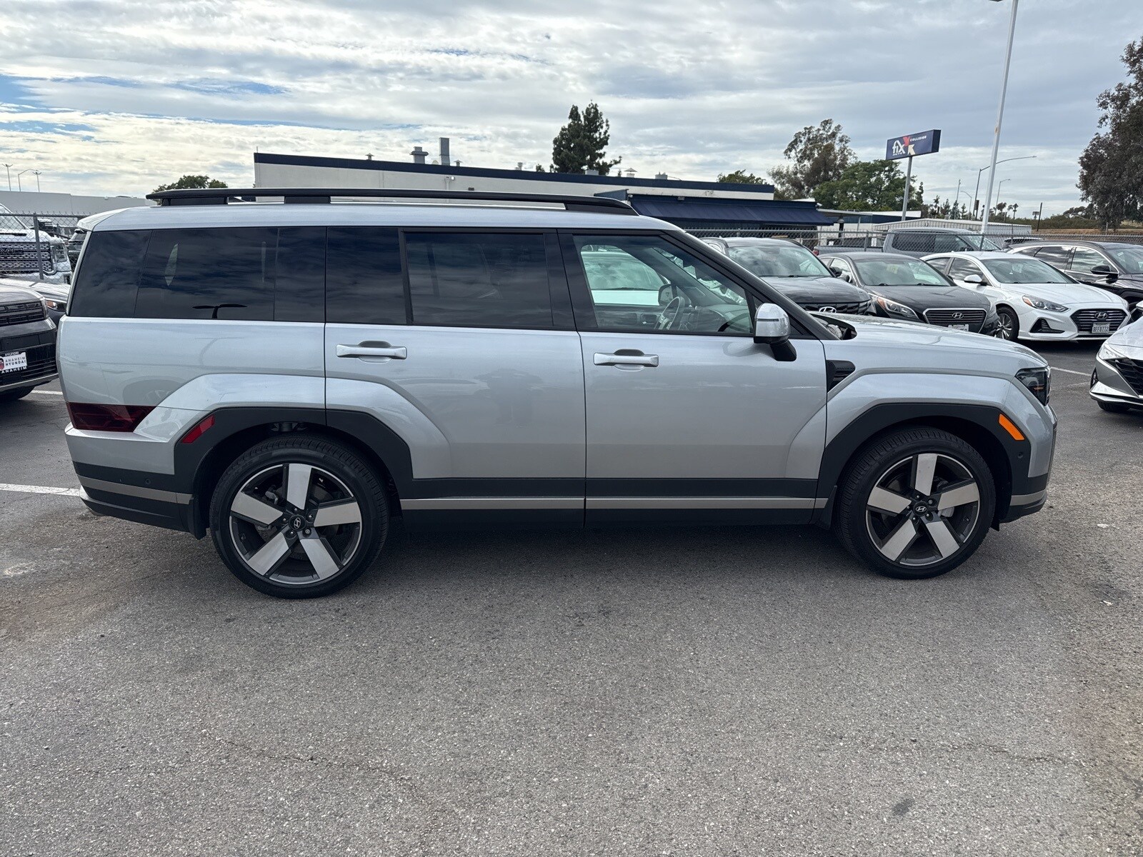 2024 Hyundai Santa Fe Limited photo 2