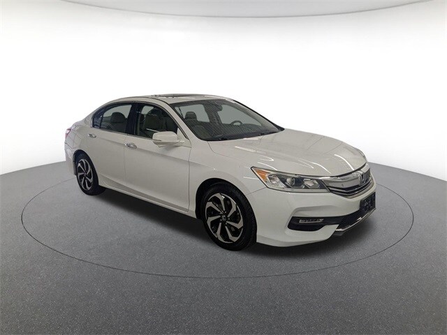 2017 Honda Accord EX-L photo 3