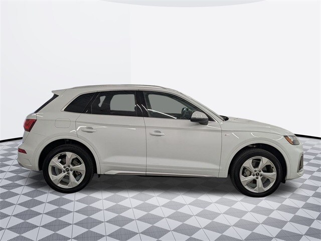 2025 Audi Q5 45 S line Premium Plus photo 3