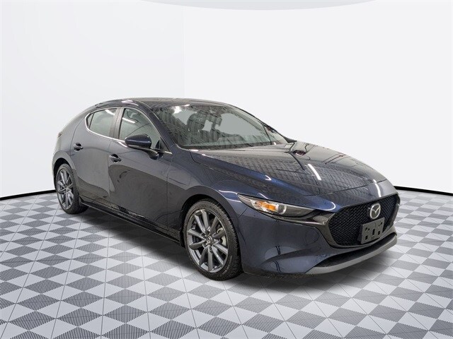 2023 Mazda Mazda3 2.5 Select Hatchback photo 3